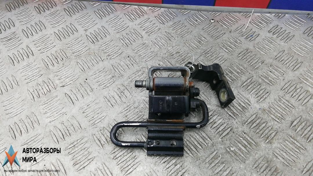 петля двери Audi A6 4F/C6 2006, 2.7 л., дизель, МКПП, седан - фото №1