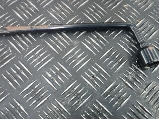 ключ колесный (балонный) Kia Sorento 2 поколение 2009, 2.5 л., CRDi VGT, дизель, МКПП, внедорожник 5 дв., 0K20268070A