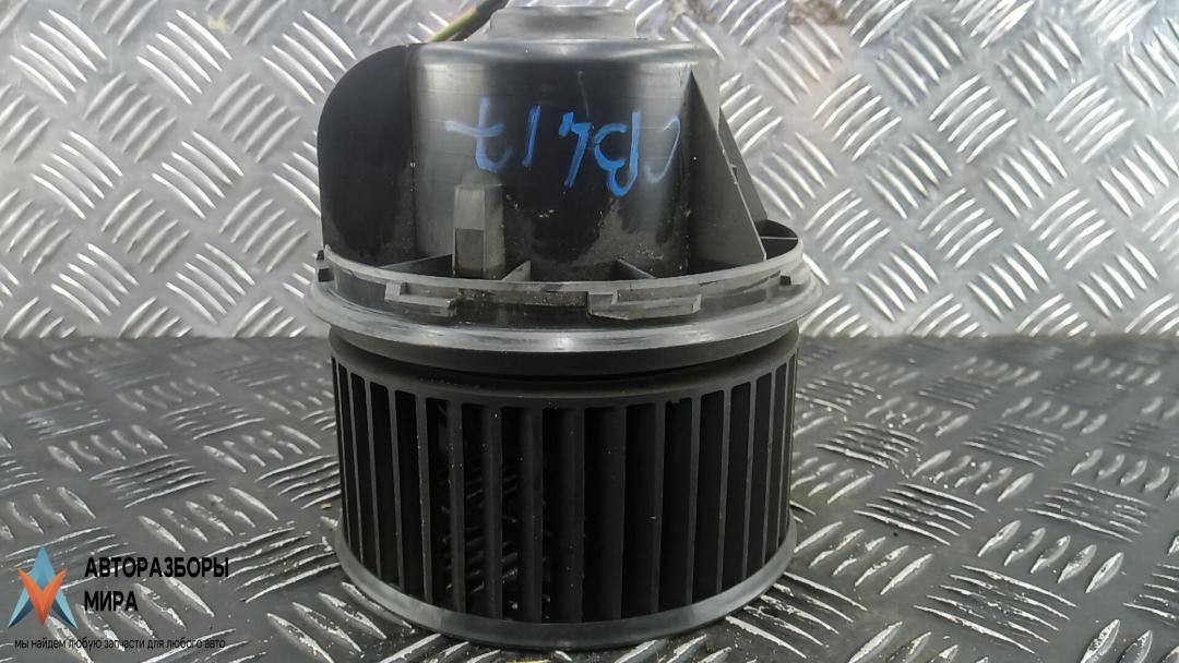 моторчик печки Ford Focus 2 поколение 2005, 1.8 л., дизель, МКПП, универсал - фото №1