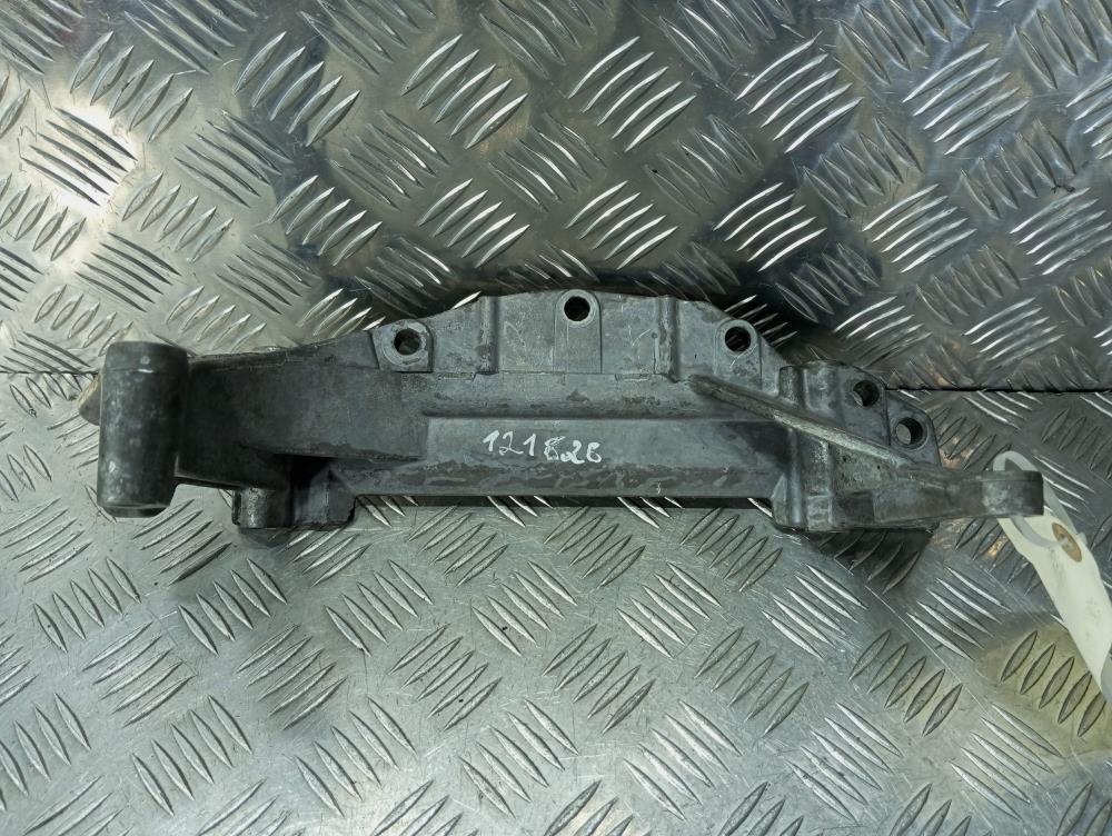 кронштейн КПП Volkswagen Passat B5 1998, цвет, 050199307 - фото №1