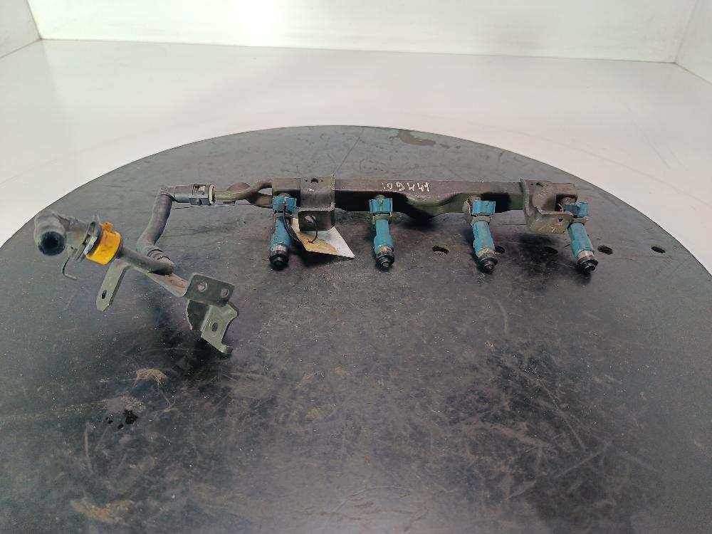 топливная рампа Mazda 3 BL 2008, цвет - фото №1