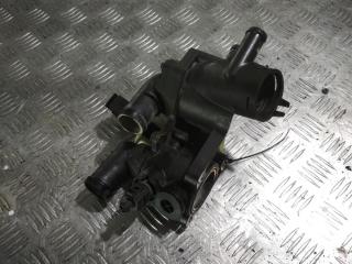 корпус термостата Volkswagen Polo 4 поколение 2003, цвет, 032121111AP