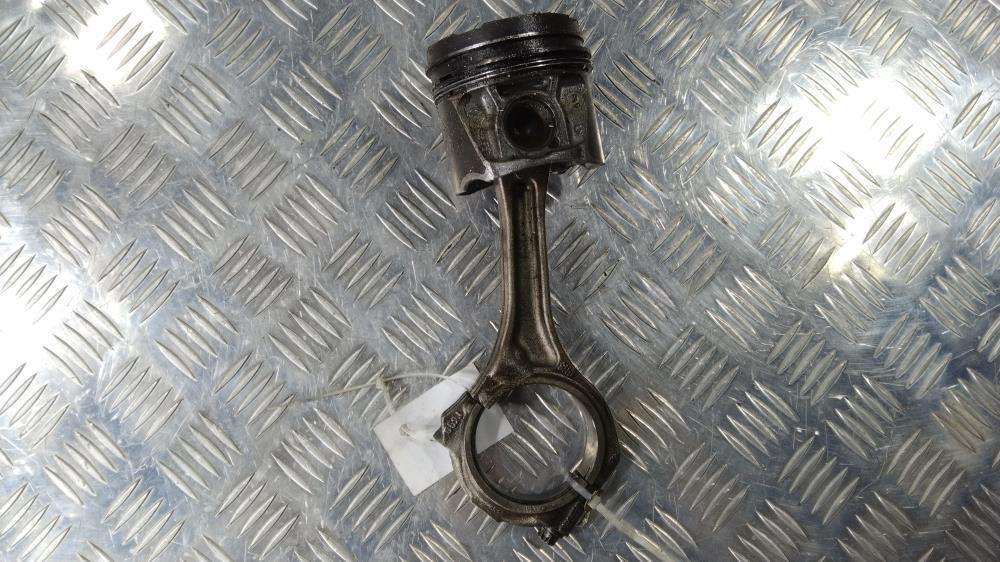 поршень Audi A4 B6 2002, цвет - фото №1