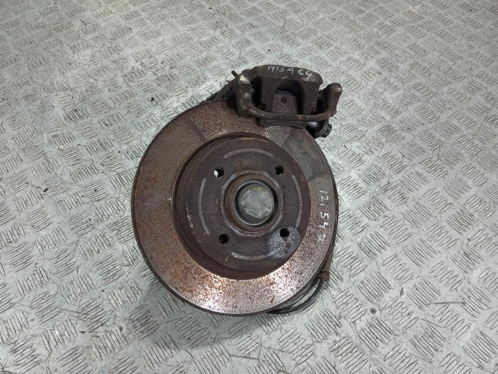 кулак задний правый Citroen C4 Picasso 1 поколение 2012, цвет - фото №1