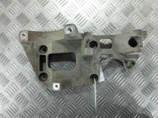 кронштейн генератора Volkswagen Golf 5 поколение 2007, цвет, 06F103469D