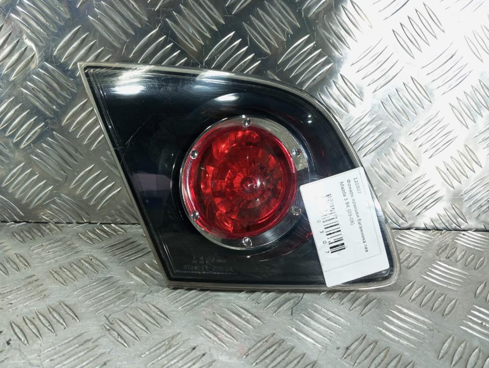 фонарь крышки багажника левый Mazda 3 BK 2005, цвет, хетчбэк 5 дв. - фото №1