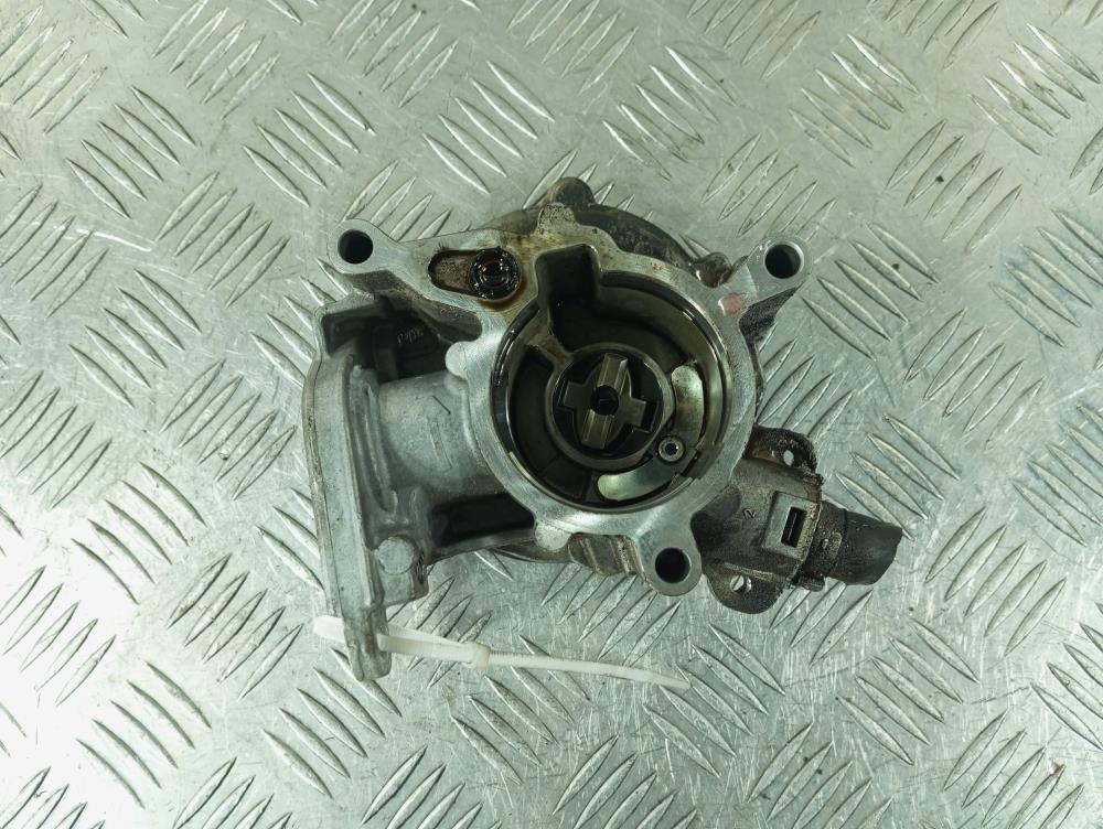 насос вакуумный Audi A4 B8/8K 2009, цвет, 06J145100C - фото №1