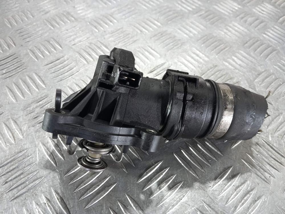 корпус термостата BMW 1 серия E81/E82/E87/E88 2006, цвет, 7510959 - фото №1