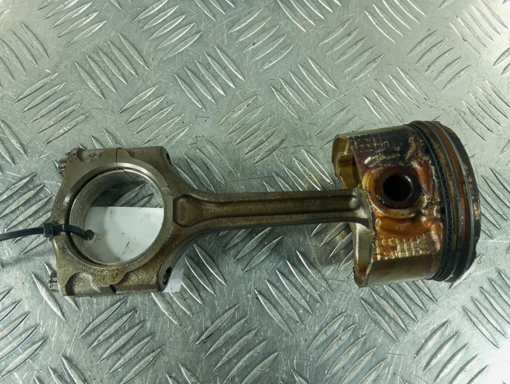 поршень Mazda 3 BL 2008, цвет - фото №1