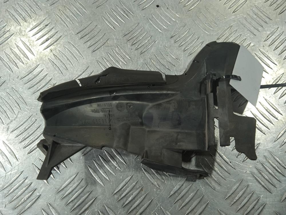 воздуховод (дефлектор) радиатора Volvo V70 3 поколение 2012, цвет, 30796390 - фото №1