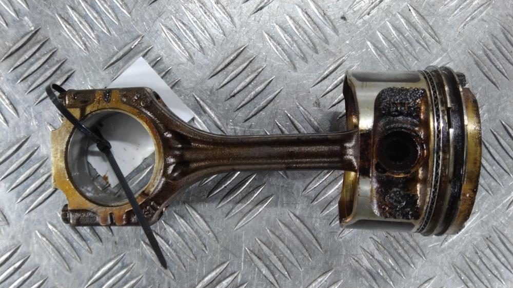 шатун Volkswagen Golf 4 поколение 2001, Бензин 1.6, цвет - фото №1