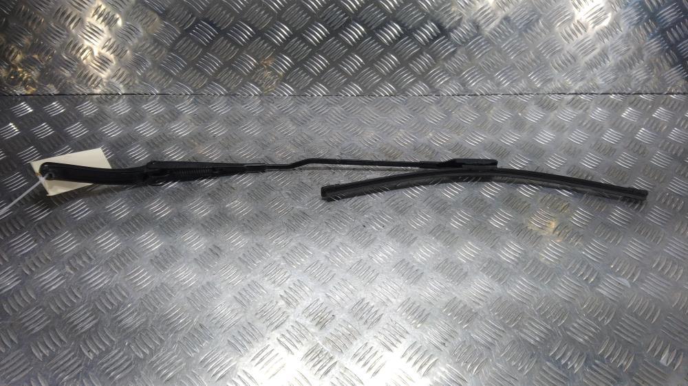 щеткодержатель (поводок стеклоочистителя, дворник) Audi A4 B8/8K 2008, цвет, 8K1955408 - фото №1