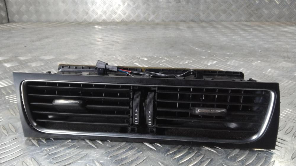 дефлектор обдува салона Audi A4 B8/8K 2008, цвет, 8T1820951C - фото №1