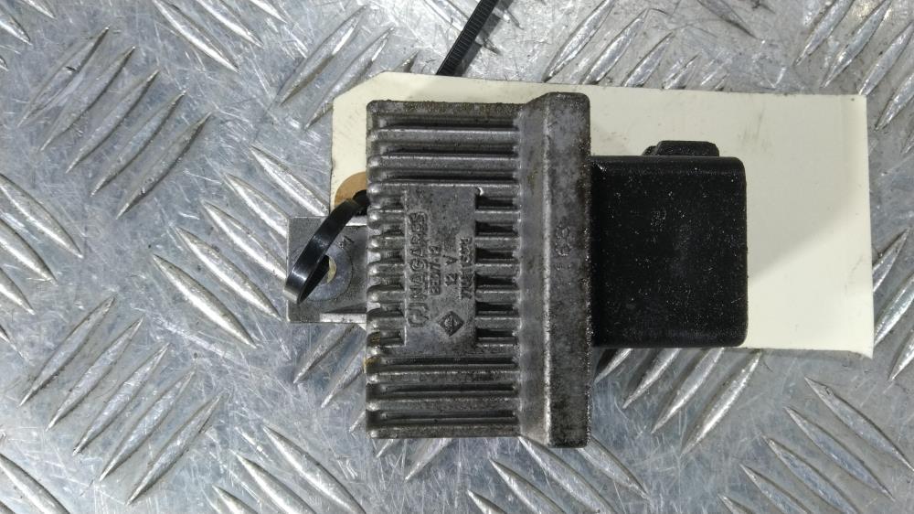 реле накала свечей Renault Trafic 2 поколение 2005, цвет, 7700115078 - фото №1