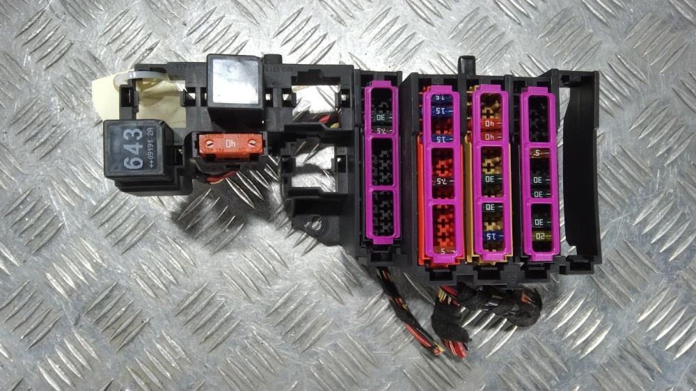 блок предохранителей Audi A4 B8/8K 2008, цвет, 8K0971845 - фото №1