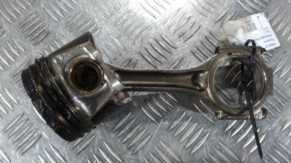 поршень Volkswagen Passat B6 2008, цвет - фото №1