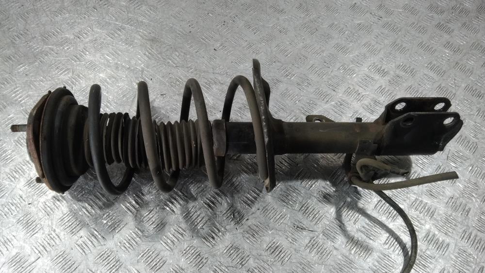 Стойка Toyota Voxy 1 поколение 2005, цвет - фото №1