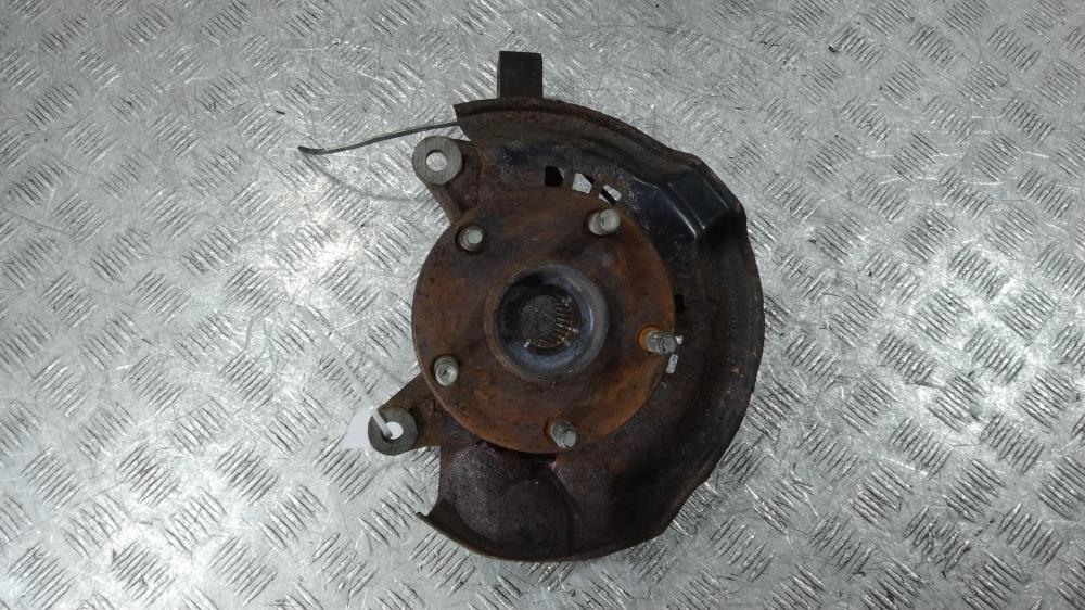 кулак поворотный левый Toyota Voxy 1 поколение 2005, цвет - фото №1