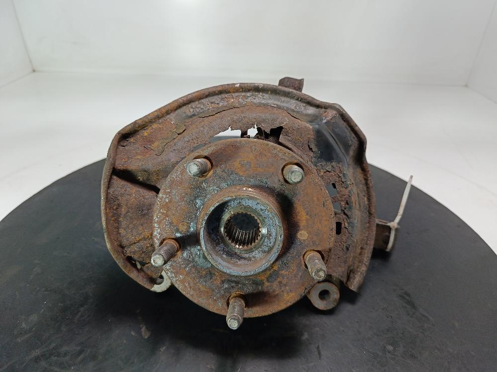 кулак поворотный правый Toyota Voxy 1 поколение 2005, цвет - фото №1