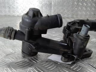 корпус термостата Volkswagen Golf 6 поколение 2009, цвет, 03C121111P