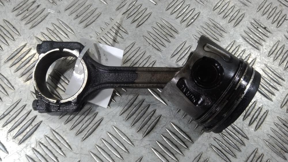 шатун Fiat Grande Punto 1 поколение 2007, цвет - фото №1