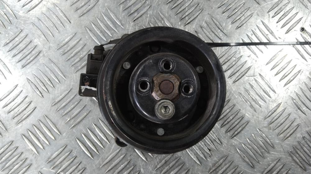 помпа Volkswagen Golf 6 поколение 2010, цвет - фото №1