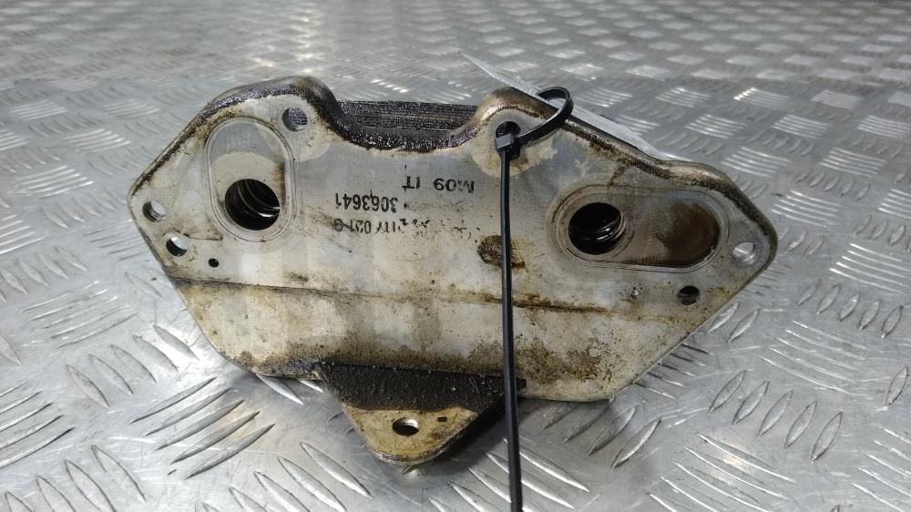 теплообменник масляного фильтра Audi A6 4F/C6 2007, цвет, 06E117021 - фото №1