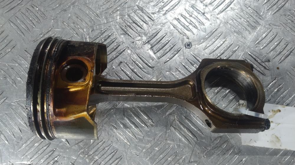 поршень Kia Optima 4 поколение 2015, цвет - фото №1