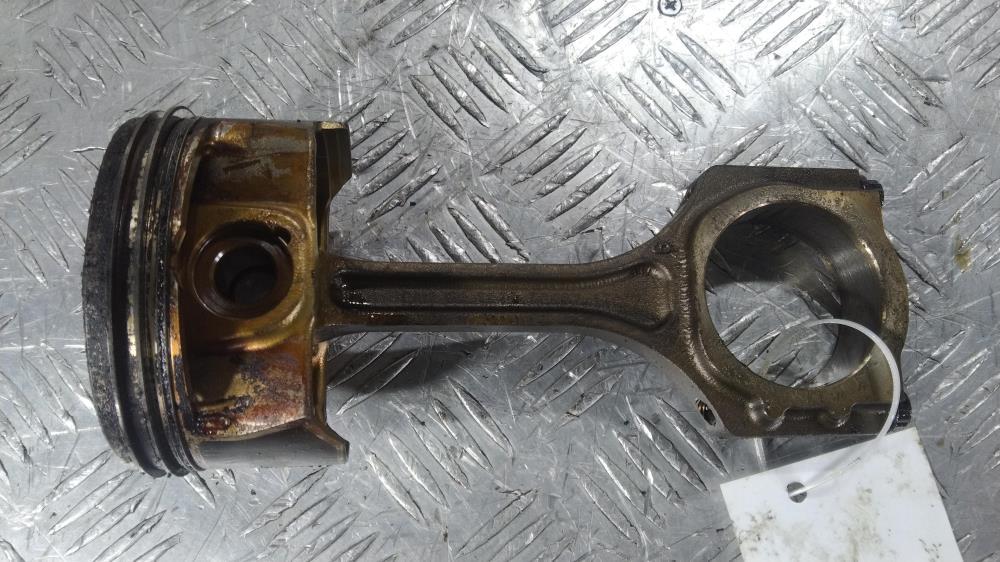 поршень Kia Optima 4 поколение 2015, цвет - фото №1