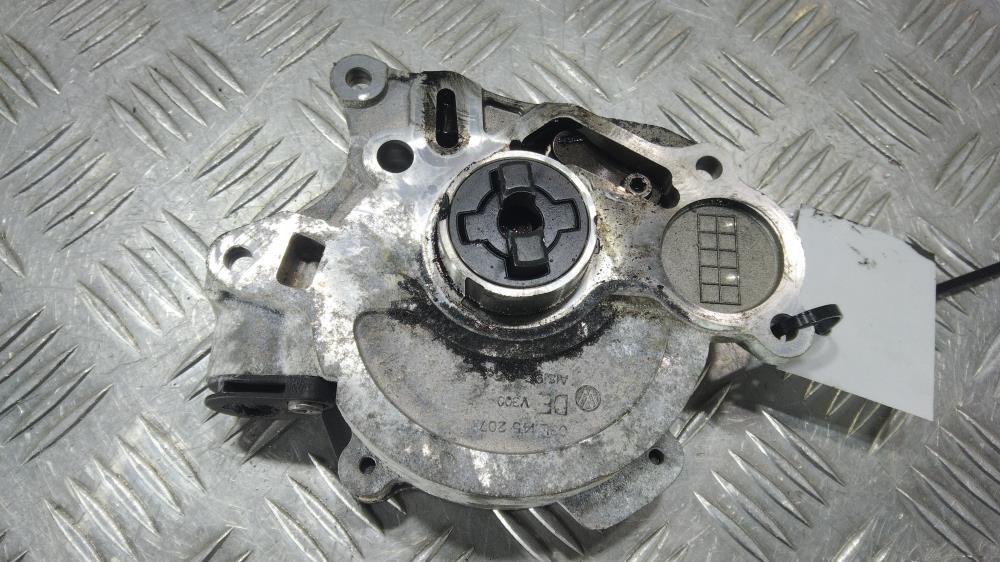 насос вакуумный Skoda Superb 2 поколение 2011, цвет, 03L145207 - фото №1