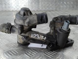 корпус термостата Volkswagen Golf 6 поколение 2010, цвет, 03C121026S