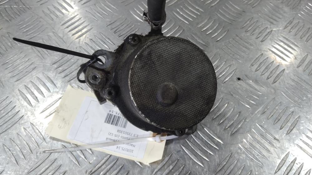 насос вакуумный Fiat Punto 3 поколение 2007, цвет, 73501358 - фото №1