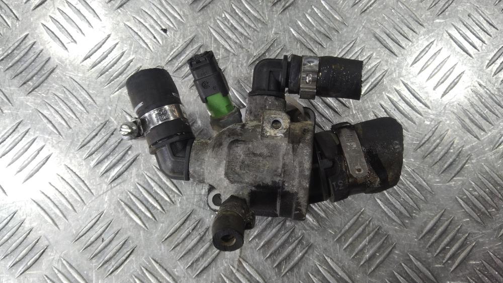 корпус термостата Fiat Grande Punto 2 поколение 2008, цвет - фото №1