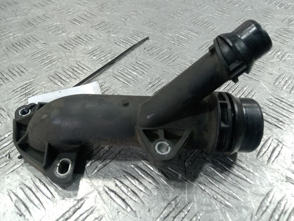 фланец (тройник) системы охлаждения BMW 1 серия E81/E82/E87/E88 2006, цвет, 7560130 - фото №1