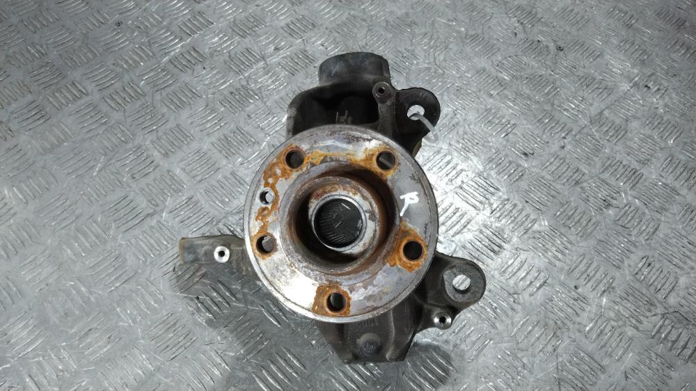 кулак поворотный правый Volvo S60 2 поколение 2011, цвет - фото №1