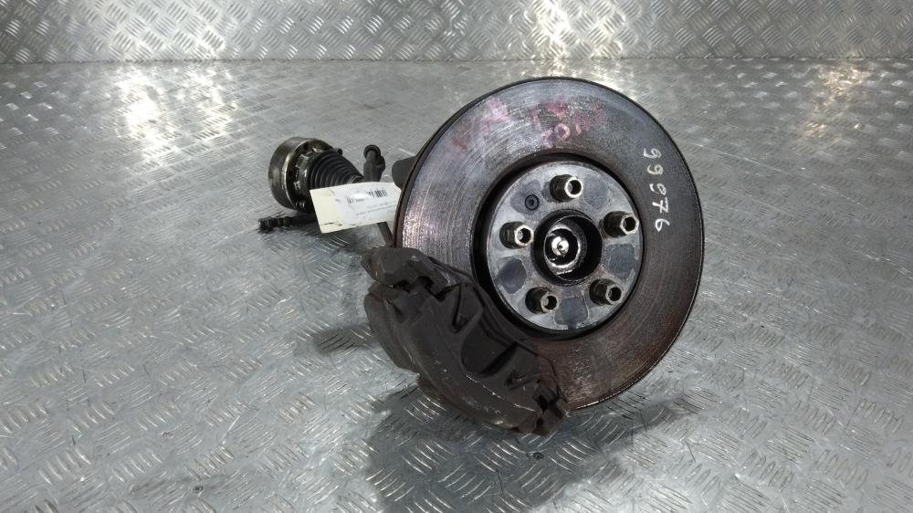 кулак поворотный левый Audi A1 8X 2012, цвет - фото №1