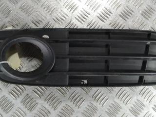 Заглушка (решетка) в бампер передний Audi A4 B8/8K 2010, цвет, 8K0807681