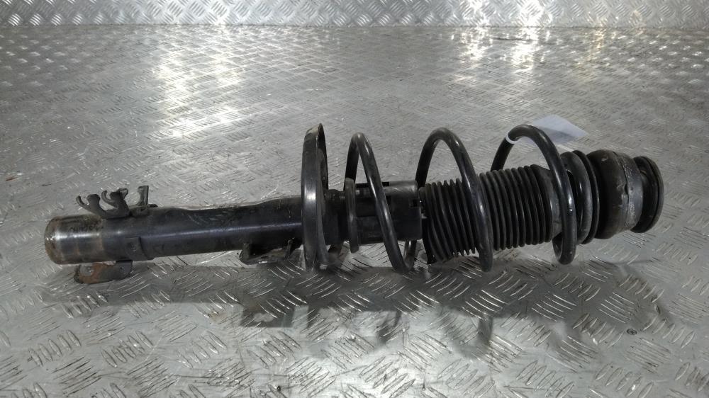 Стойка Audi A1 8X 2012, цвет - фото №1