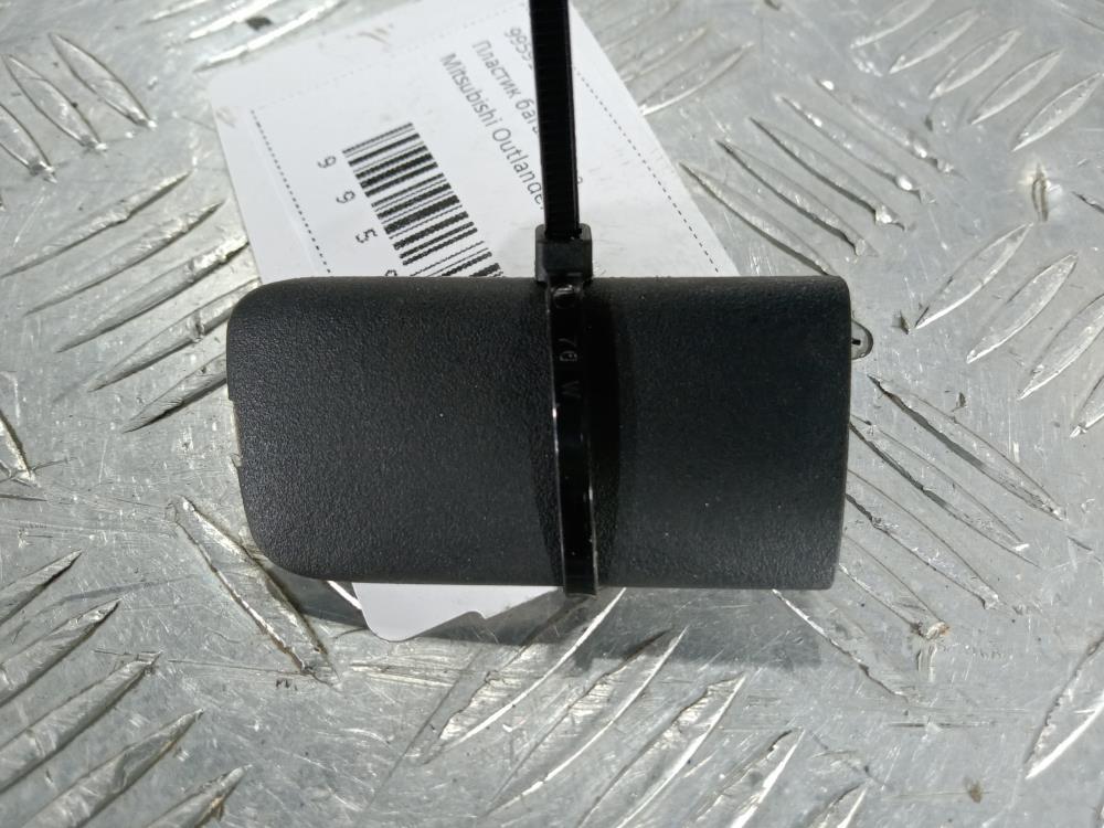 пластик Mitsubishi Outlander 2 поколение 2008, цвет - фото №1