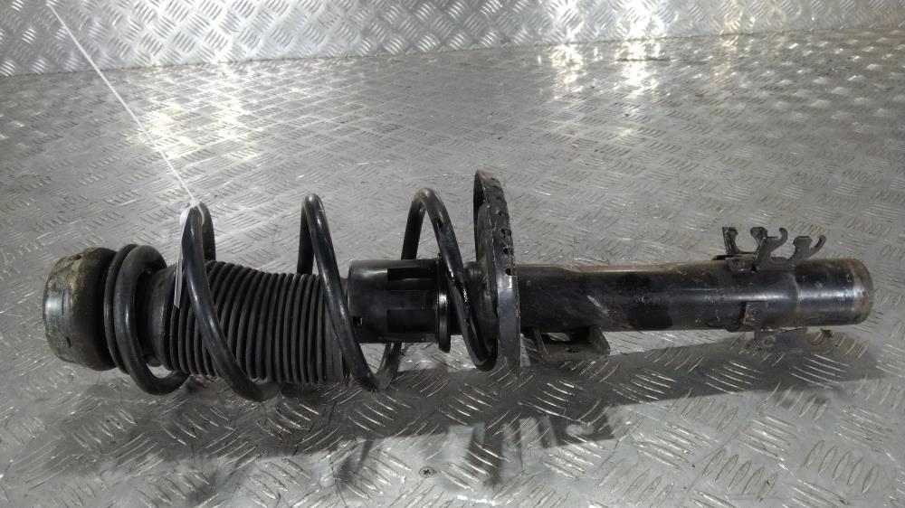 Стойка Audi A1 8X 2012, цвет - фото №1