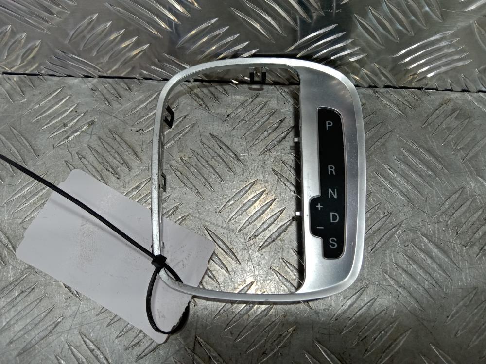 Декоративная накладка центральной консоли Audi A1 8X 2012, цвет, 8P2713463A - фото №1