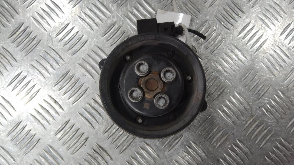 помпа Volkswagen Golf 6 поколение 2009, цвет, 03C121004E - фото №1