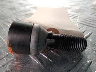 болт колесный Lamborghini Urus 1 поколение 2022, цвет