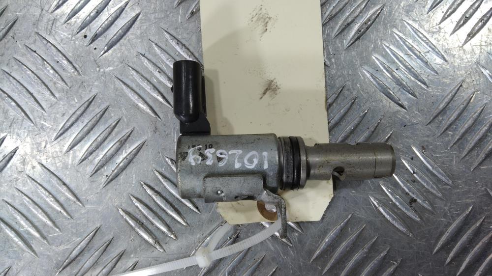 Клапан фазорегулятора Volkswagen Golf 6 поколение 2009, цвет, 03C906455A - фото №1