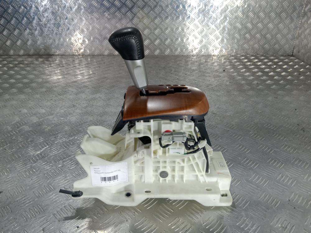 кулиса Mitsubishi Outlander 2 поколение 2008, цвет - фото №1