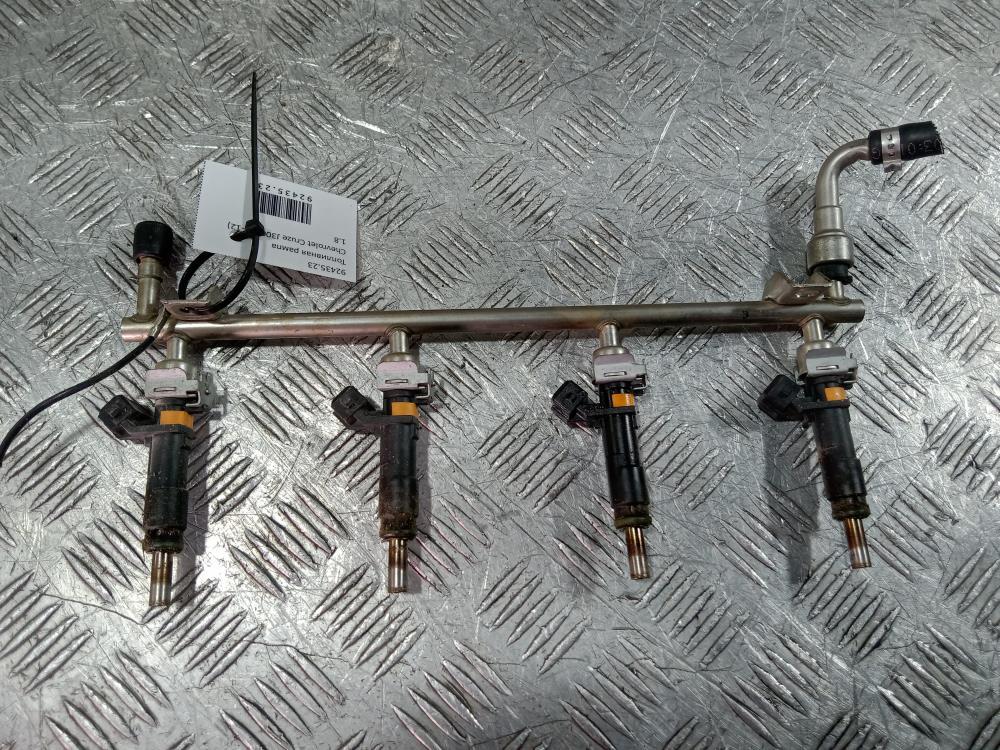 топливная рампа Chevrolet Cruze 1 поколение 2011, цвет - фото №1