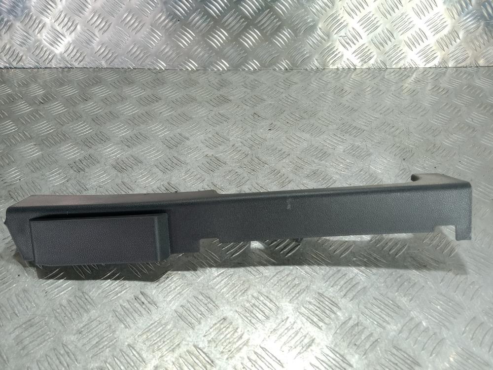 пластик Peugeot 5008 1 поколение 2011, цвет, 9684635277 - фото №1