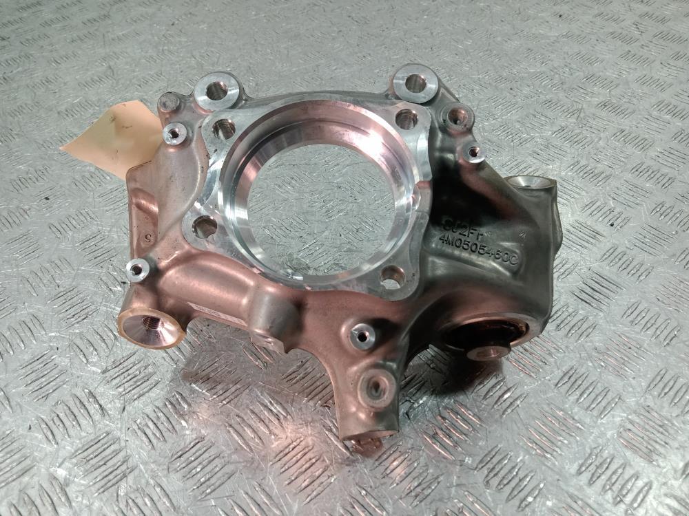 кулак задний правый Audi Q8 1 поколение 2022, цвет, 4M0505460C - фото №1