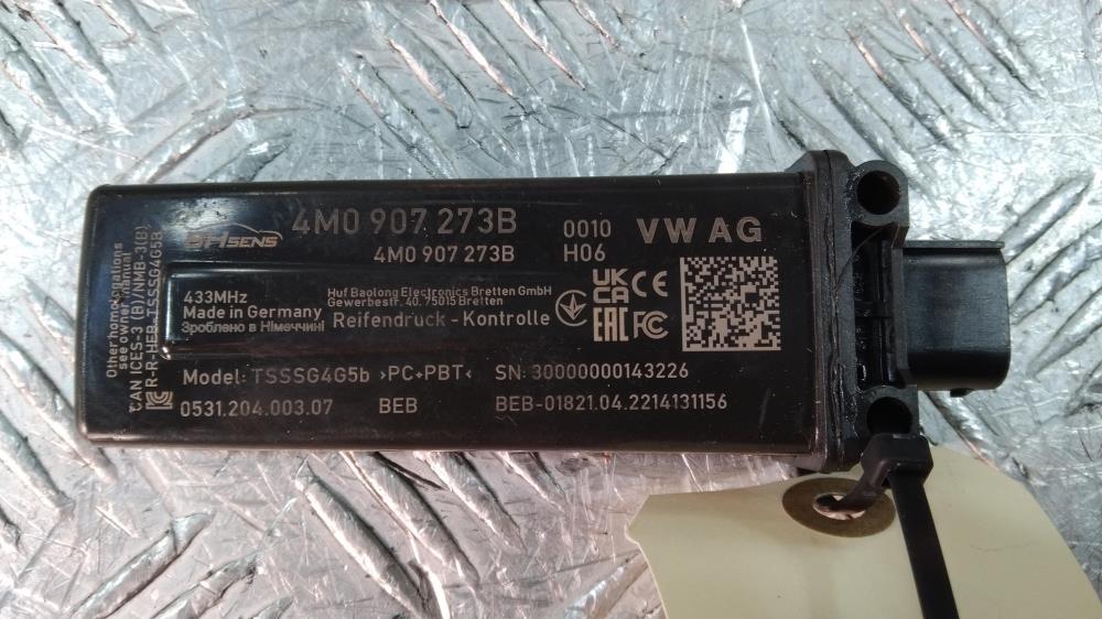 датчик давления в шине Audi Q8 1 поколение 2022, цвет, 4M0907273B - фото №1