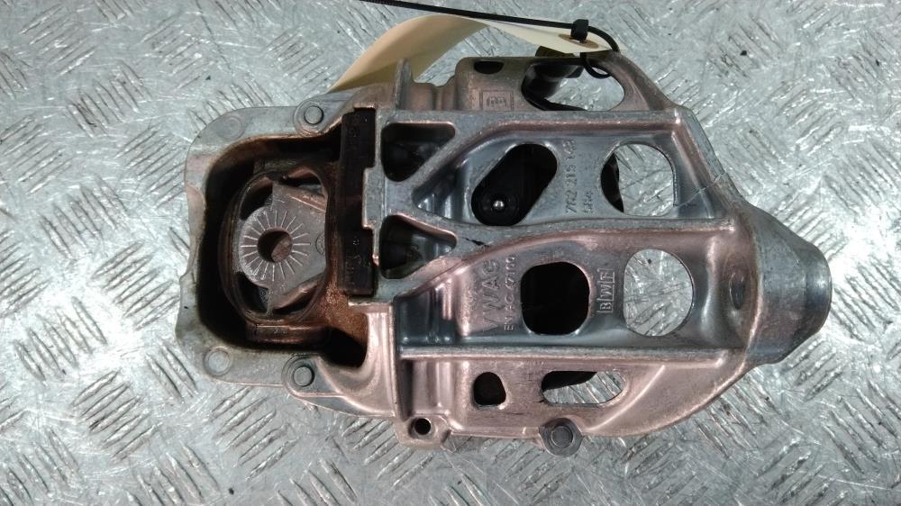 подушка крепления двигателя Audi Q8 1 поколение 2022, цвет, 782215150182 - фото №1